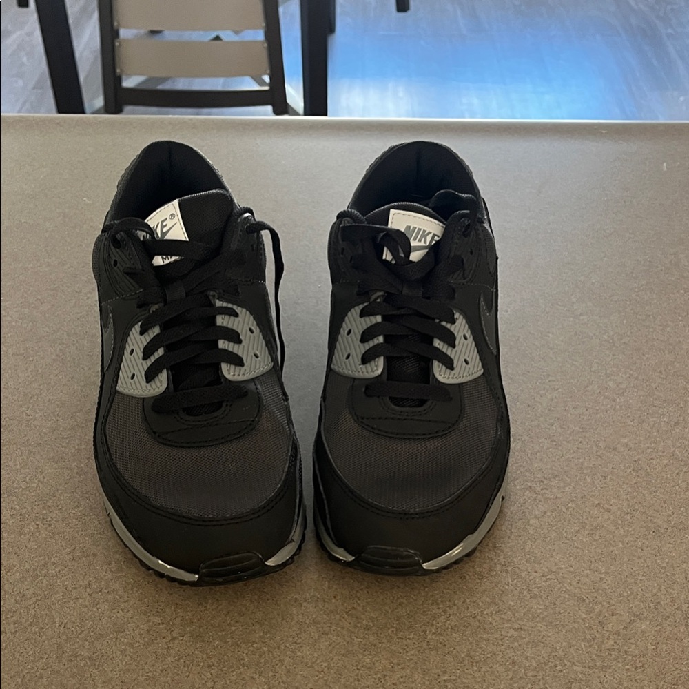 Nike Men's Black and Gray Sneakers